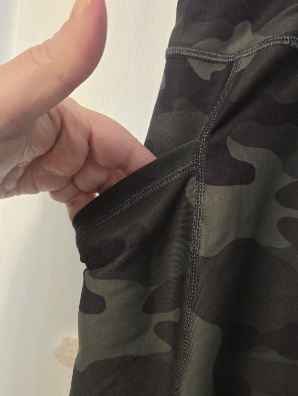 Old Navy Active Powersoft Leggings Womens Camo Leggings Sz 3x High Rise Go Dry - Picture 3 of 7